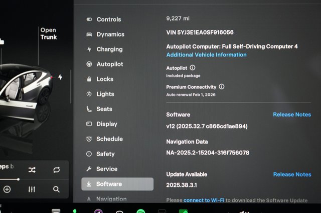 2025 Tesla Model 3 — photo 5 of 24