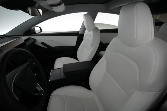 2025 Tesla Model 3 — photo 3 of 24