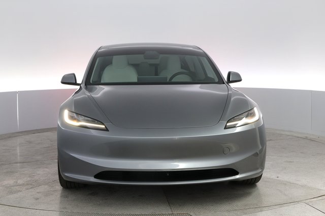 2025 Tesla Model 3 — photo 9 of 24