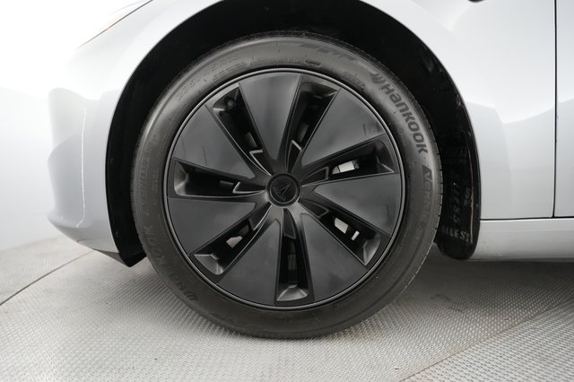 2025 Tesla Model 3 — photo 7 of 24
