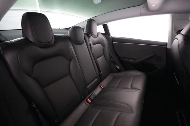 2025 Tesla Model 3 — photo 4 of 23