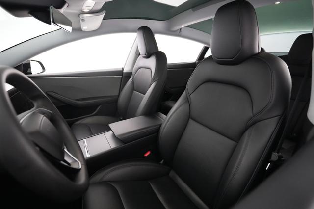 2025 Tesla Model 3 — photo 3 of 23