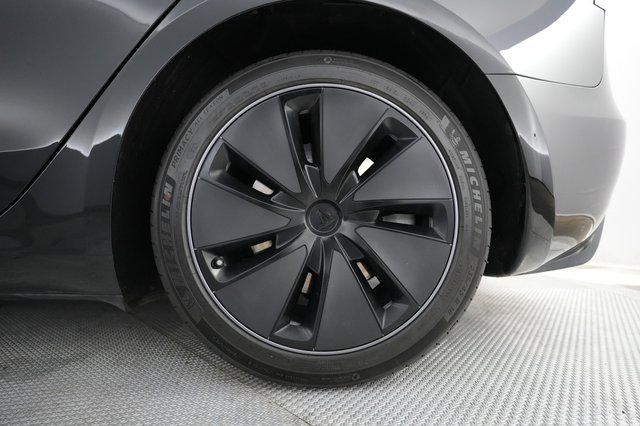 2025 Tesla Model 3 — photo 15 of 23