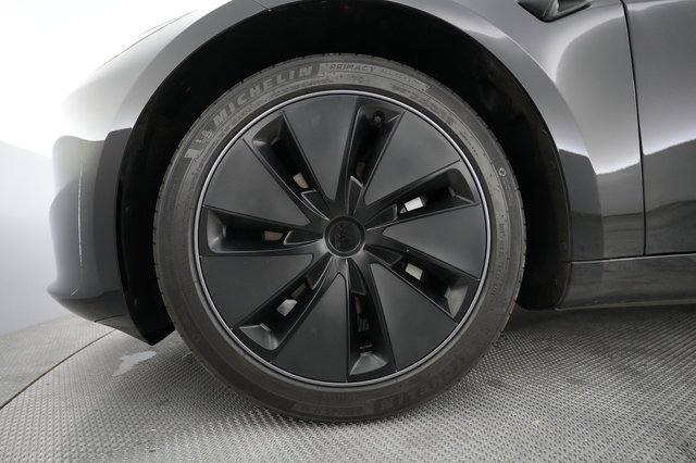 2025 Tesla Model 3 — photo 16 of 23