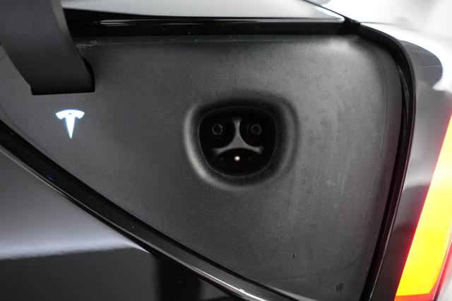 2025 Tesla Model 3 — photo 8 of 23
