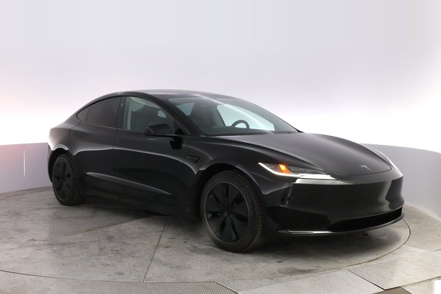 2025 Tesla Model 3 — photo 10 of 23