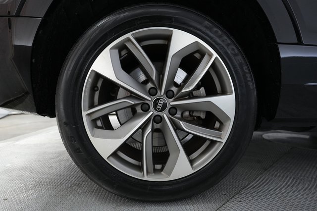 2021 Audi e-tron — photo 17 of 21
