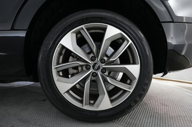 2021 Audi e-tron — photo 16 of 21