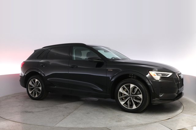 2021 Audi e-tron — photo 11 of 21