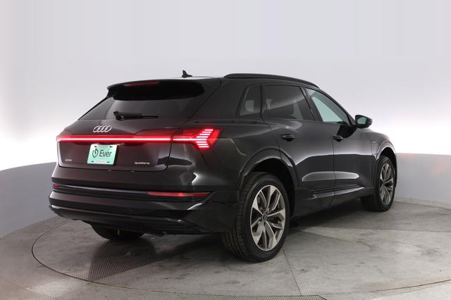 2021 Audi e-tron — photo 2 of 21