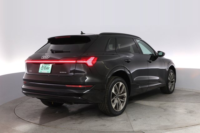 2021 Audi e-tron — photo 2 of 21