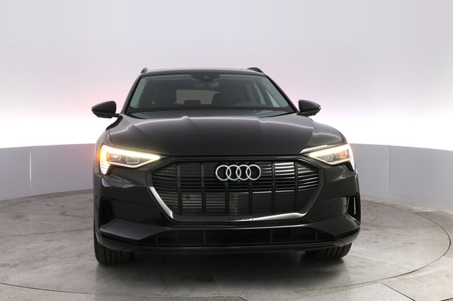 2021 Audi e-tron — photo 9 of 21