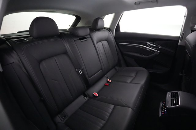 2021 Audi e-tron — photo 4 of 21