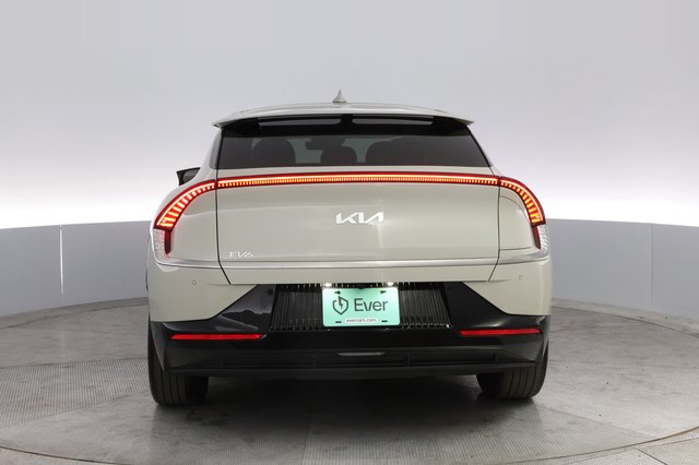 2022 Kia EV6 — photo 12 of 20