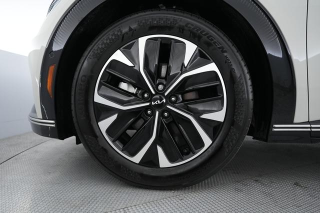 2022 Kia EV6 — photo 7 of 20