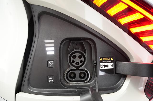 2022 Kia EV6 — photo 8 of 20