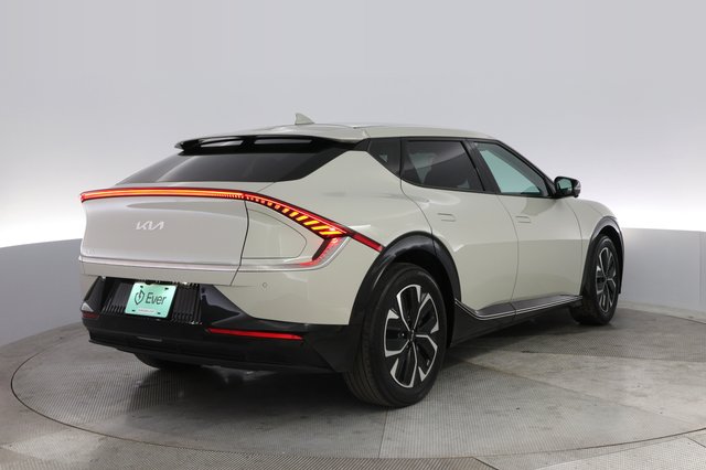 2022 Kia EV6 — photo 2 of 20