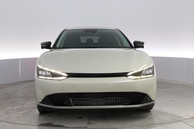 2022 Kia EV6 — photo 9 of 20