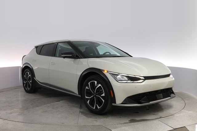 2022 Kia EV6 — photo 10 of 20