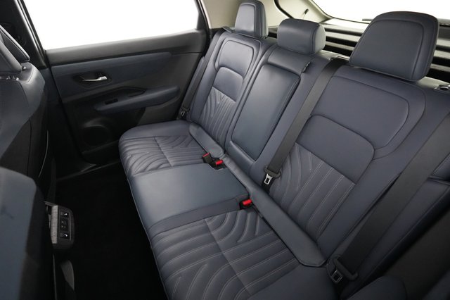 2023 Nissan Ariya — photo 19 of 21