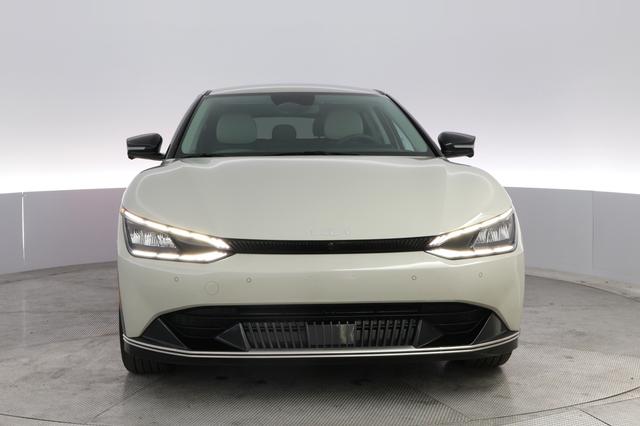 2023 Kia EV6 — photo 9 of 21