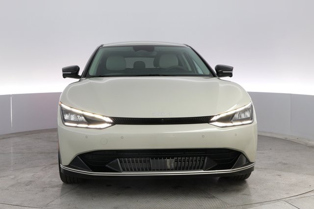 2023 Kia EV6 — photo 9 of 21