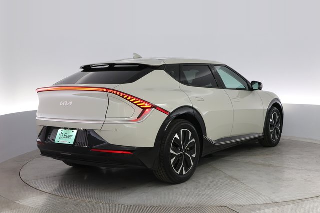 2023 Kia EV6 — photo 2 of 21