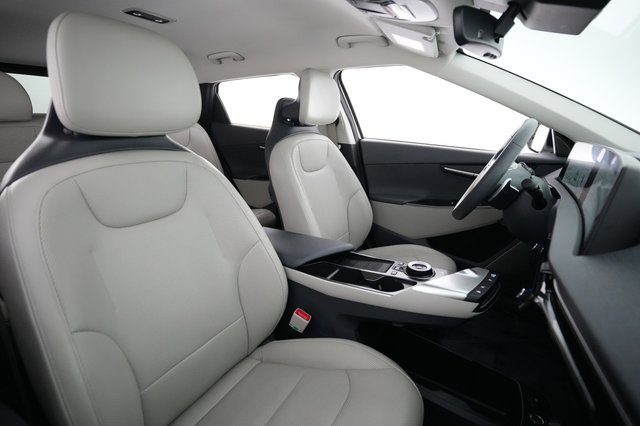 2023 Kia EV6 — photo 18 of 21