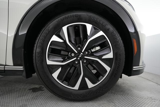 2023 Kia EV6 — photo 7 of 21