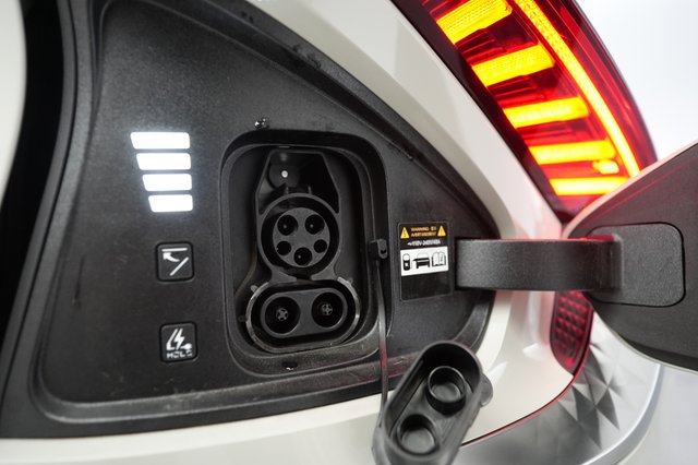 2023 Kia EV6 — photo 8 of 21