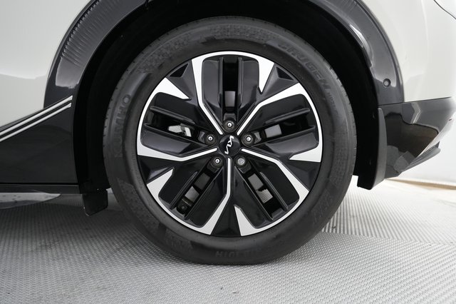 2023 Kia EV6 — photo 17 of 20