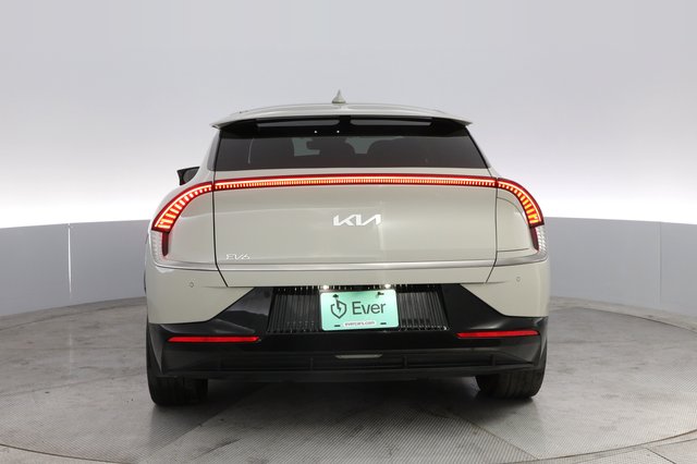 2023 Kia EV6 — photo 12 of 20