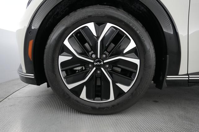2023 Kia EV6 — photo 7 of 20