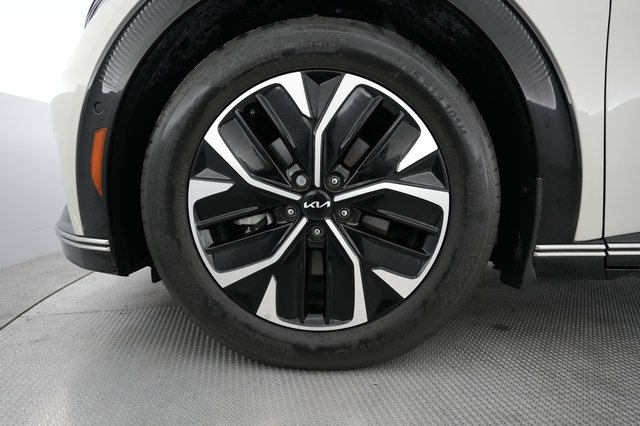 2023 Kia EV6 — photo 7 of 20