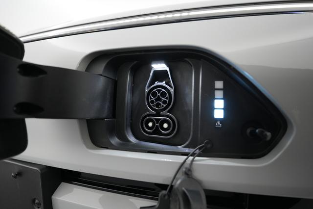 2024 Hyundai Kona Electric — photo 8 of 20