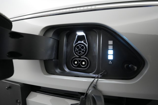 2024 Hyundai Kona Electric — photo 8 of 20