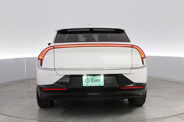 2024 Kia EV6 — photo 12 of 21