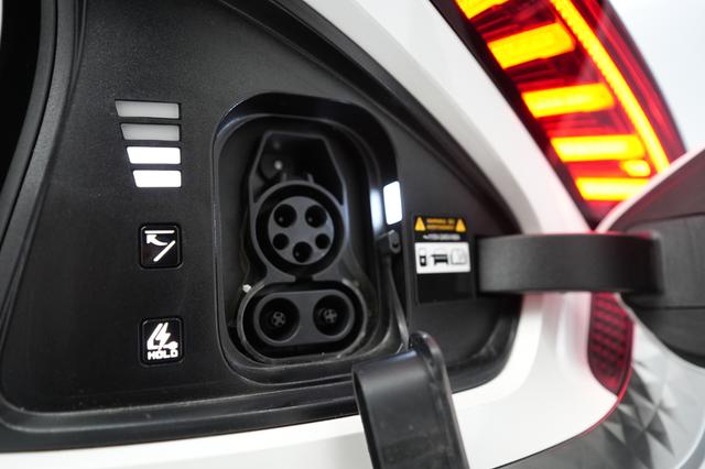 2024 Kia EV6 — photo 8 of 21