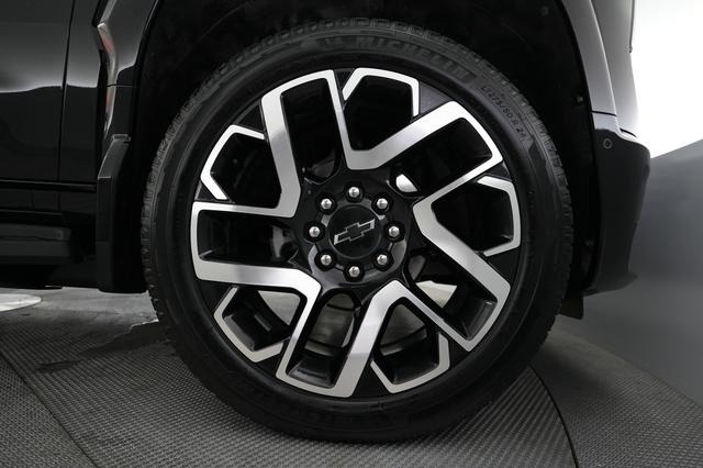 2024 Chevrolet Silverado EV — photo 7 of 18