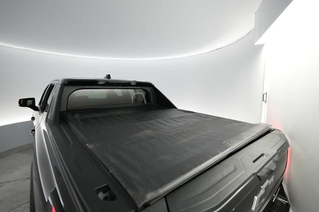 2024 Chevrolet Silverado EV — photo 6 of 18