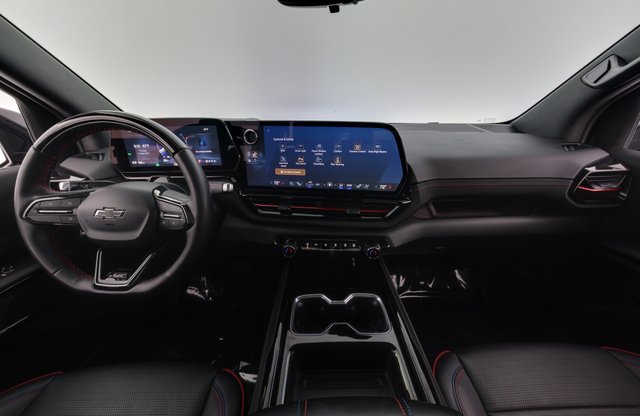 2024 Chevrolet Silverado EV — photo 15 of 18