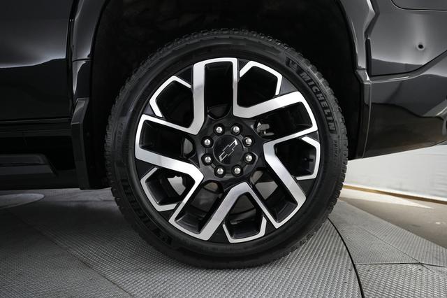 2024 Chevrolet Silverado EV — photo 9 of 18