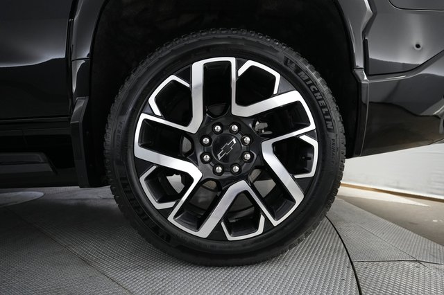2024 Chevrolet Silverado EV — photo 9 of 18