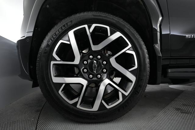 2024 Chevrolet Silverado EV — photo 10 of 18