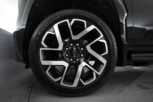 2024 Chevrolet Silverado EV — photo 10 of 18