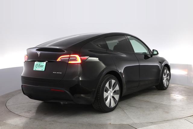 2023 Tesla Model Y — photo 2 of 21