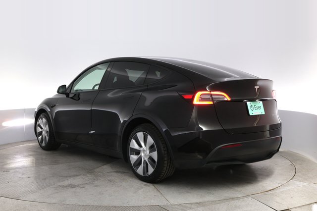 2023 Tesla Model Y — photo 13 of 21