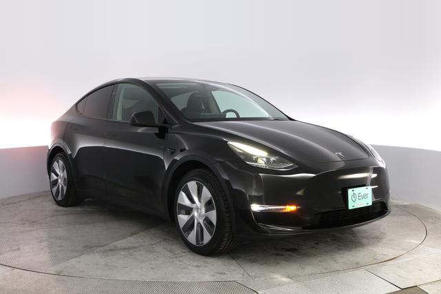 2023 Tesla Model Y — photo 10 of 21