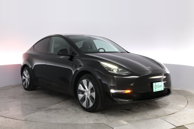 2023 Tesla Model Y — photo 10 of 21