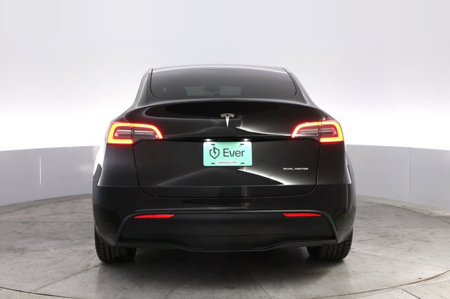 2023 Tesla Model Y — photo 12 of 21